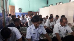 jamaah sholat dzuhur di mushola al huda Sekda Kendal