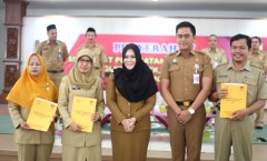Penyerahan Sertifikat Penguatan Kepala Sekolah