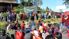 BUPATI KENDAL KEMBALI MENANAM POHON DI LERENG GUNUNG UNGARAN