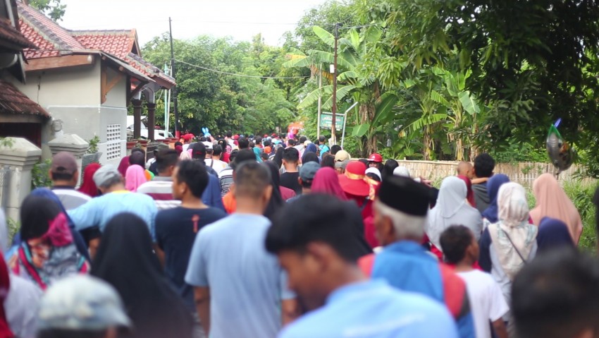 KEMERIAHAN JALAN SEHAT DI PLANTARAN KALIWUNGU SELATAN
