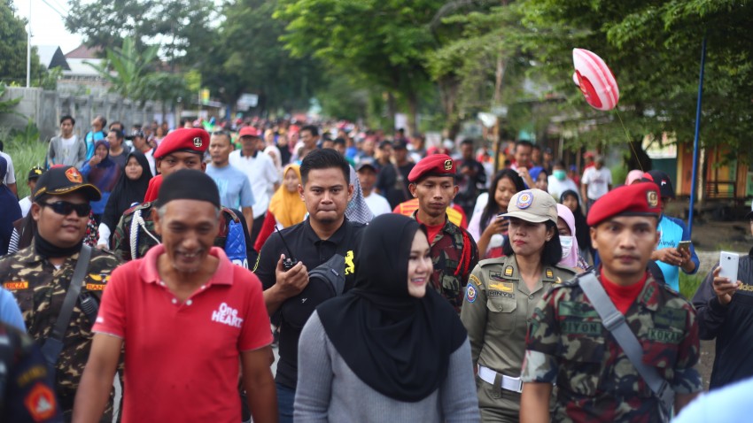 KEMERIAHAN JALAN SEHAT DI PLANTARAN KALIWUNGU SELATAN
