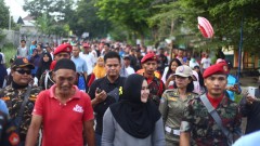 KEMERIAHAN JALAN SEHAT DI PLANTARAN KALIWUNGU SELATAN