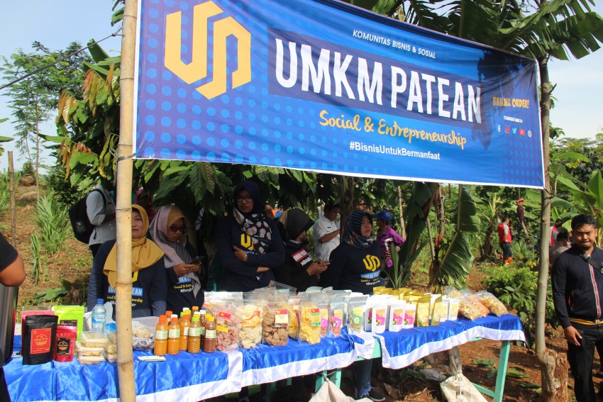 PENANAMAN POHON DI DESA SIDODADI PATEAN BARENG GUB JATENG & BUPATI KENDAL