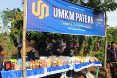 PENANAMAN POHON BARENG GUB JATENG & BUPATI KENDAL