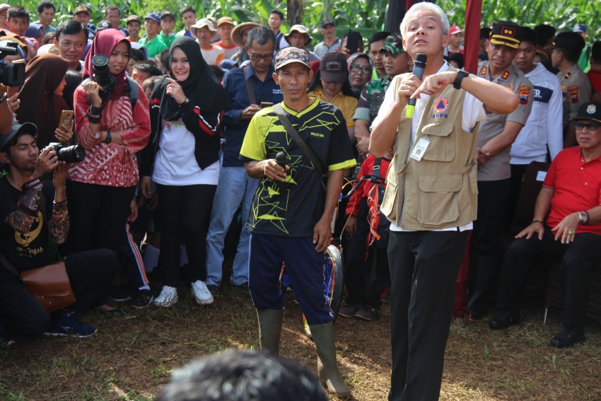 PENANAMAN POHON DI DESA SIDODADI PATEAN BARENG GUB JATENG & BUPATI KENDAL