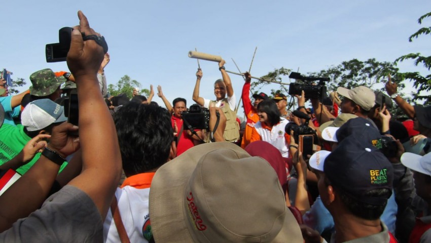 PENANAMAN POHON DI DESA SIDODADI PATEAN BARENG GUB JATENG & BUPATI KENDAL