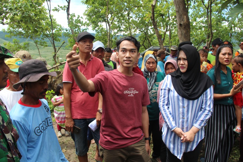 KUNJUNGAN BUPATI DI LOKASI JALAN LONGSOR DSN CIPLUK, SIDODADI, PATEAN