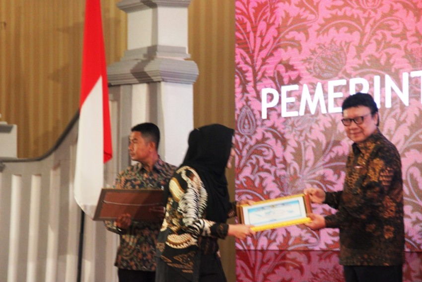 PENYERAHAN PENGHARGAAN DARI ARSIP NASIONAL RI DI SOLO