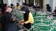 PEMBUKAAN PELATIHAN MENGANYAM DI PLUT