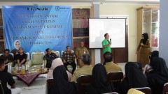 BUPATI KENDAL MEMBUKAAN PELATIHAN MENGANYAM DI GEDUNG PLUT