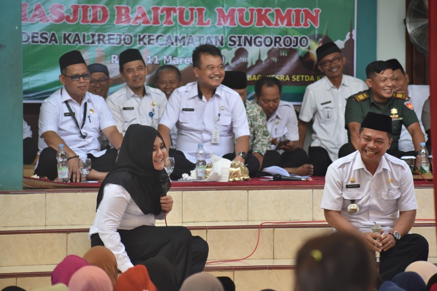 DIALOG BUPATI BERSAMA MASYARAKAT KALIREJO SELEPAS SHOLAT DZUHUR BERJAMAAH