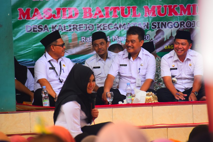 DIALOG BUPATI BERSAMA MASYARAKAT KALIREJO SELEPAS SHOLAT DZUHUR BERJAMAAH