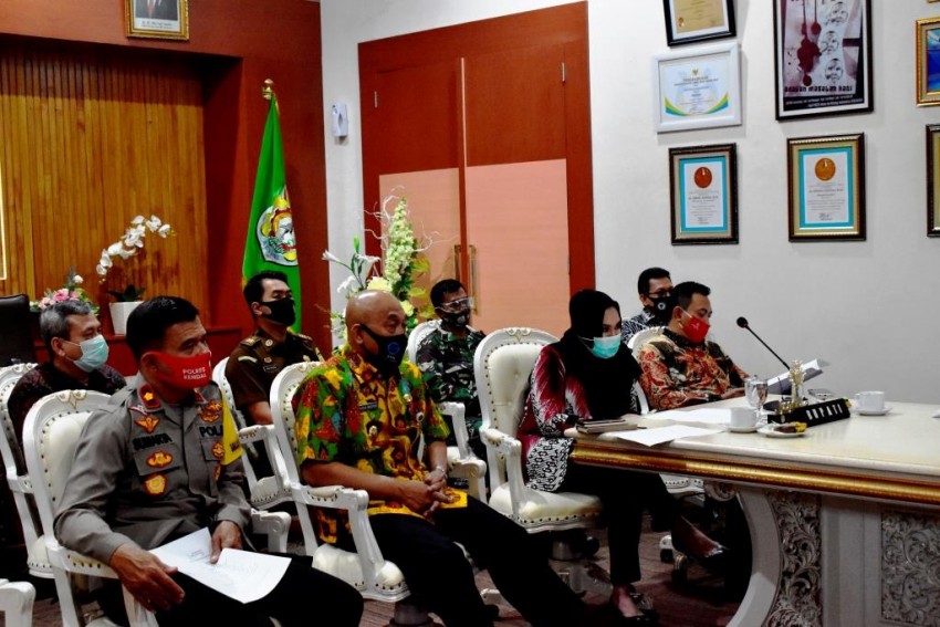 PENGARAHAN DAN DIALOG PRESIDEN DENGAN GUGUS TUGAS  MELALUI VIDCON