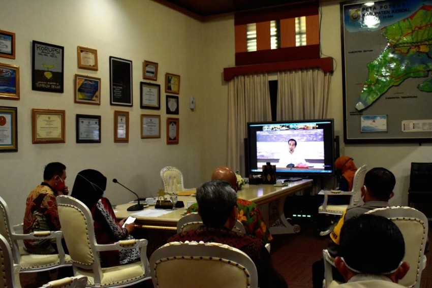PENGARAHAN DAN DIALOG PRESIDEN DENGAN GUGUS TUGAS  MELALUI VIDCON