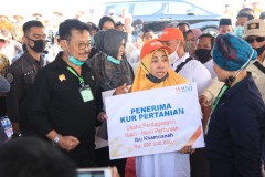 MENTERI PERTANIAN RI PANEN JAGUNG DI DESA PUCANGREJO KECAMATAN GEMUH