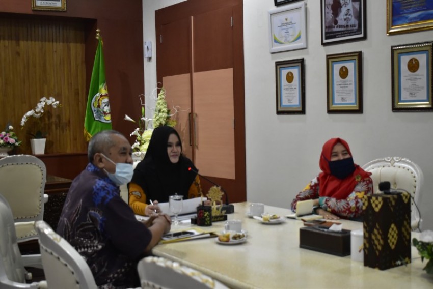 Bupati Kendal Menjadi Pembicara Utama dalam Webinar Digital UMKM