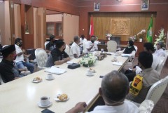 AUDIENSI DENGAN BUPATI