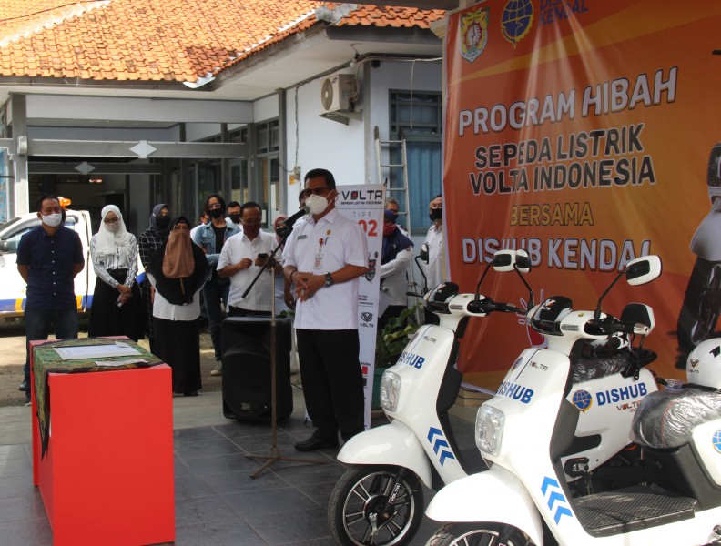 DISHUB KENDAL TERIMA PROGRAM HIBAH DUA SEPEDA MOTOR LISTRIK