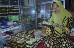 MARIA ULFAH MENAMBAH OMSET PENDAPATAN MELALUI INOVASI PRODUK