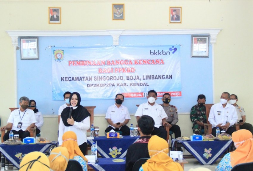 BUPATI KENDAL HADIRI ACARA PEMBINAAN BANGGA KENCANA BAGI PPKBD