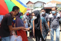 BUPATI TINJAU LOKASI KEBAKARAN PASAR