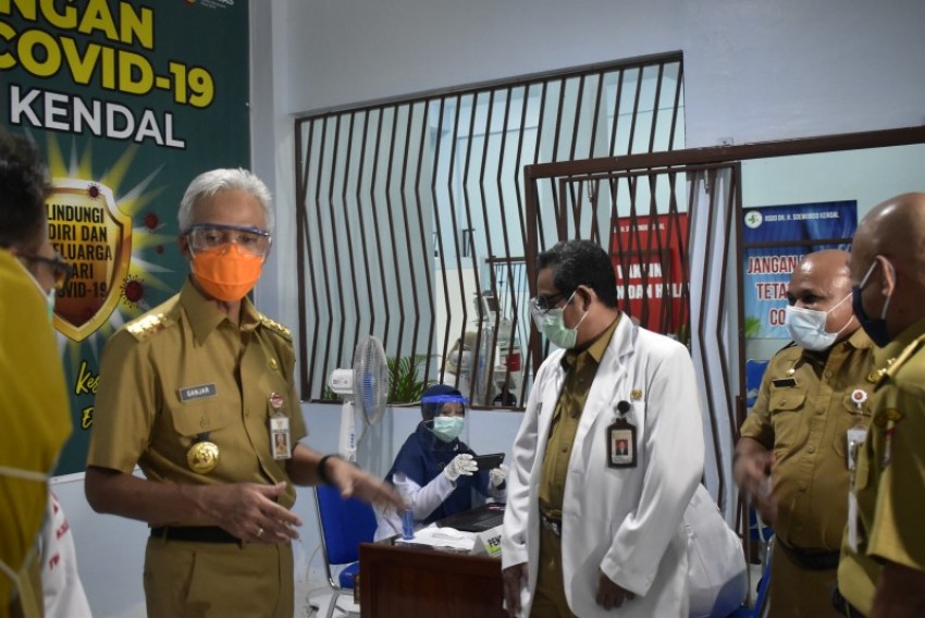 Gubernur Jateng Meninjau Proses Vaksinasi Di Kabupaten Kendal