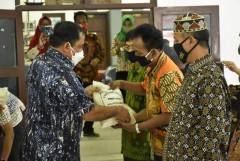 Pemerintah Kendal Memberikan Bantuan Beras Bagi Warga Terdampak Banjir