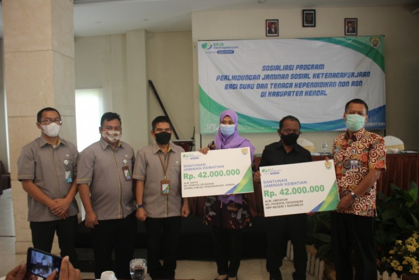 TENAGA KEPENDIDIKAN DI KENDAL TERIMA MANFAAT BP JAMSOSTEK