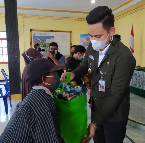 Usai Sholat Jumat Keliling, Dico Lanjut Bertemu Warga Gempolsewu