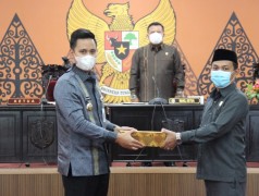 RAPAT PARIPURNA DRPD KENDAL, BUPATI KENDAL SAMPAIKAN LKPJ TAHUN 2020