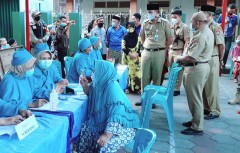 Safari Ramahdan, Bupati Dico Pantau Vaksinasi di Masjid Al-Muttaqin