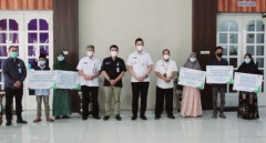 Pemkab Kendal Serahkan Manfaat BP Jamsostek Kepada Peserta