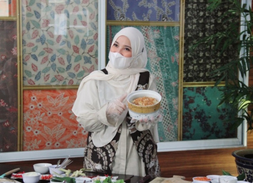 Ketua Tim Penggerak PKK Kendal Demo Masak Makanan Lokal