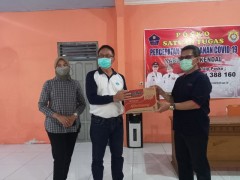 PDAM Kendal Serahkan Bantuan Sembako untuk Dapur Umum di Karangsari