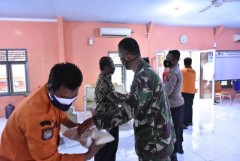 Sekda Kendal Terima Bantuan Sembako dari PT. KIK