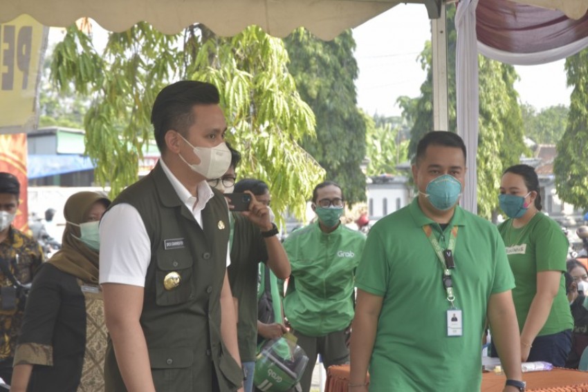 Dukung Program Vaksin, Grab Berikan Bantuan Logistik Bagi Nakes Kendal