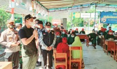 Bupati Dico Tinjau Pelaksanaan Vaksinasi di Desa Sidokumpul