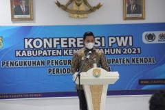 Bupati Kendal Hadiri Pengukuhan PWI Kendal Periode 2021 - 2024