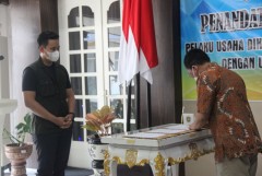 Bupati Kendal Bersama 8 Pengusaha KEK Melakukan Penandatangan Komitmen
