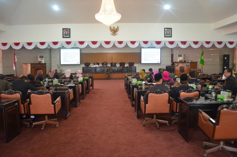 8 RAPERDA  DIAJUKAN  DEWAN
