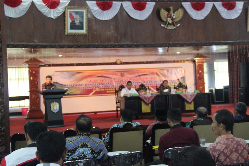 CAMAT DAN PERANGKAT DESA SE KENDAL IKUTI SOSIALISASI PERTANAHAN