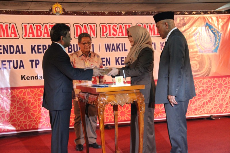 JABATAN BUPATI KENDAL DISERAH TERIMAKAN