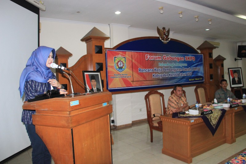BUPATI MIRNA BUKA KEGIATAN FORUM GABUNGAN SKPD