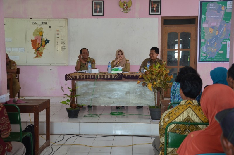 BUPATI MIRNA SILATURAHMI DENGAN WARGA SUROKONTO