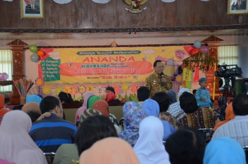 PENANAMAN KARAKTER ANAK LEWAT MENDONGENG