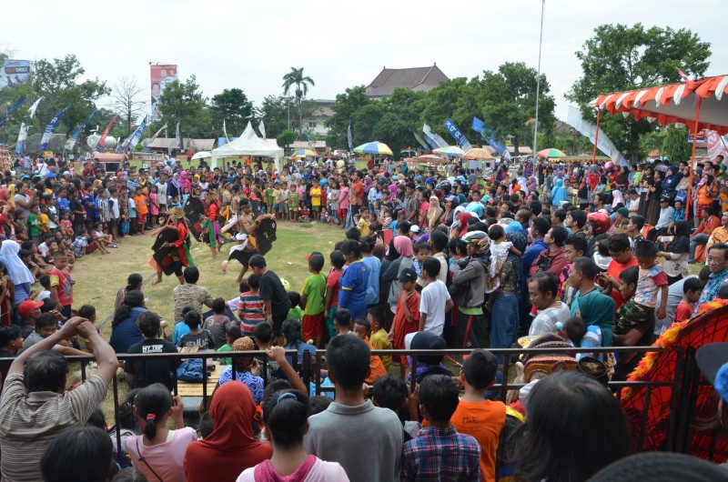 BARONGAN MASIH MENJADI MAGNET BAGI WARGA KENDAL