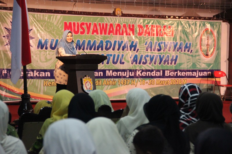 MIRNA ANNISA MEMBUKA MUSYDA MUHAMMADIYAH