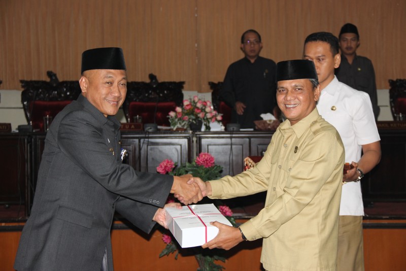 PAD KENDAL TAHUN 2015 LAMPAUI TARGET