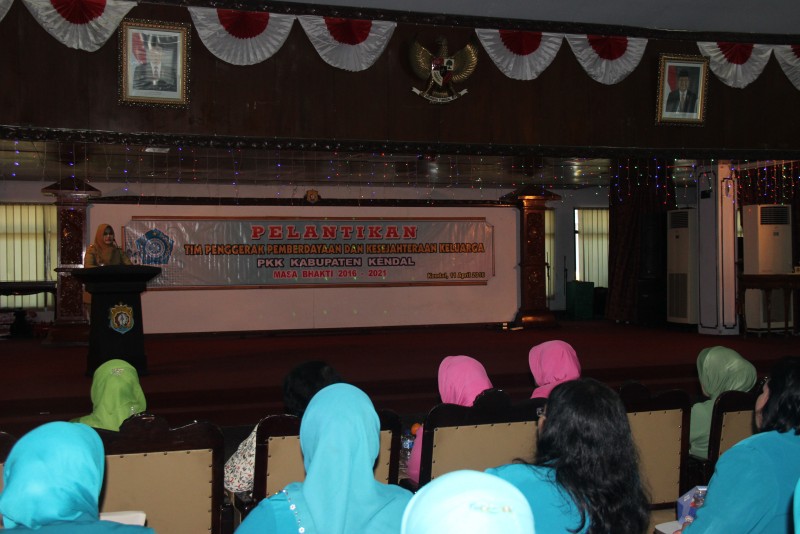PENGURUS PKK HARUS JADI TELADAN UNTUK LINGKUNGANNYA