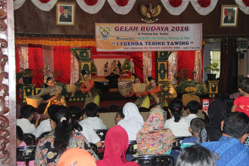 GELAR BUDAYA KENDAL TAMPILKAN KOLABORASI KETOPRAK, WAYANG DAN TARI